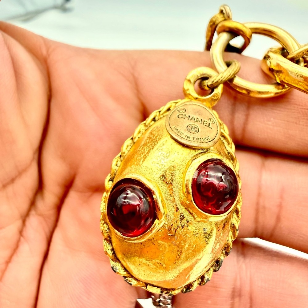 1970s CHANEL Gripoix Necklace Red Poured Glass Cluster 29" Gilt Chain VTG 105g - Picture 14 of 16